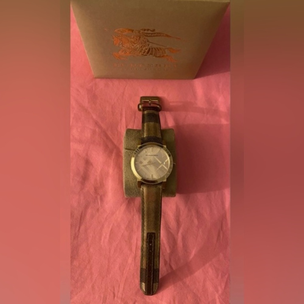House Check Burberry City Watch - Picture 2 of 8